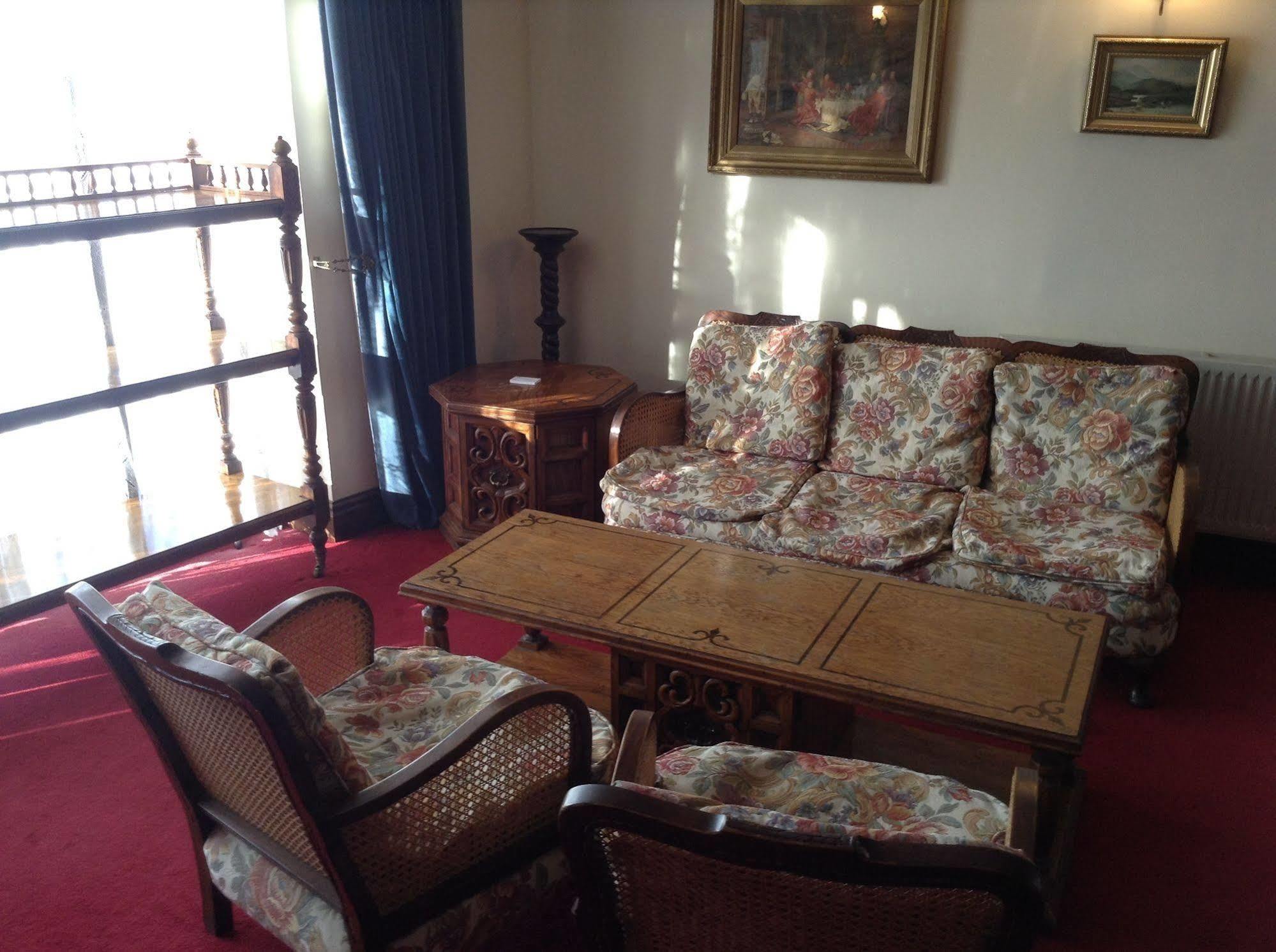 The Crown Hotel Mundford Esterno foto