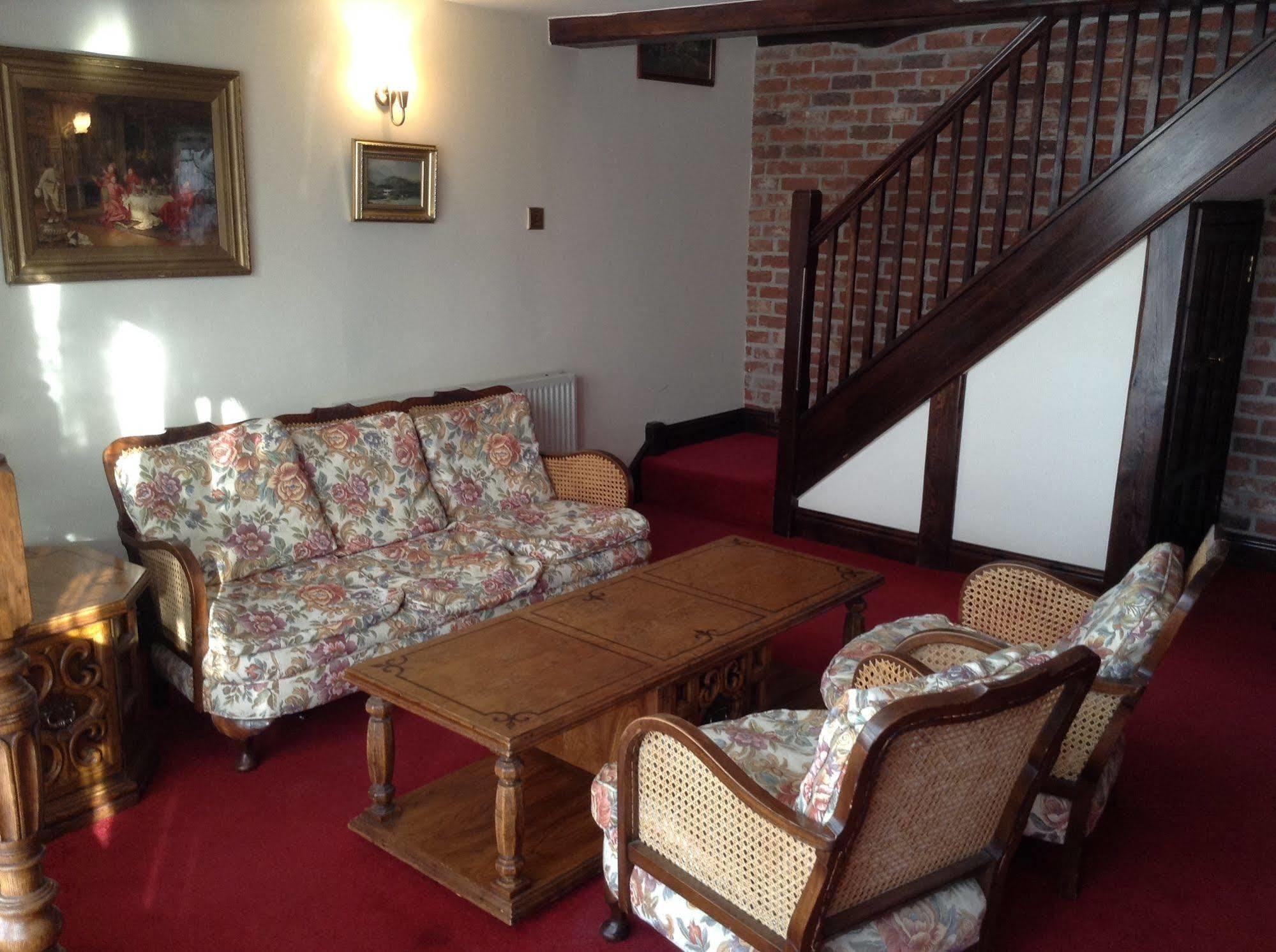 The Crown Hotel Mundford Esterno foto