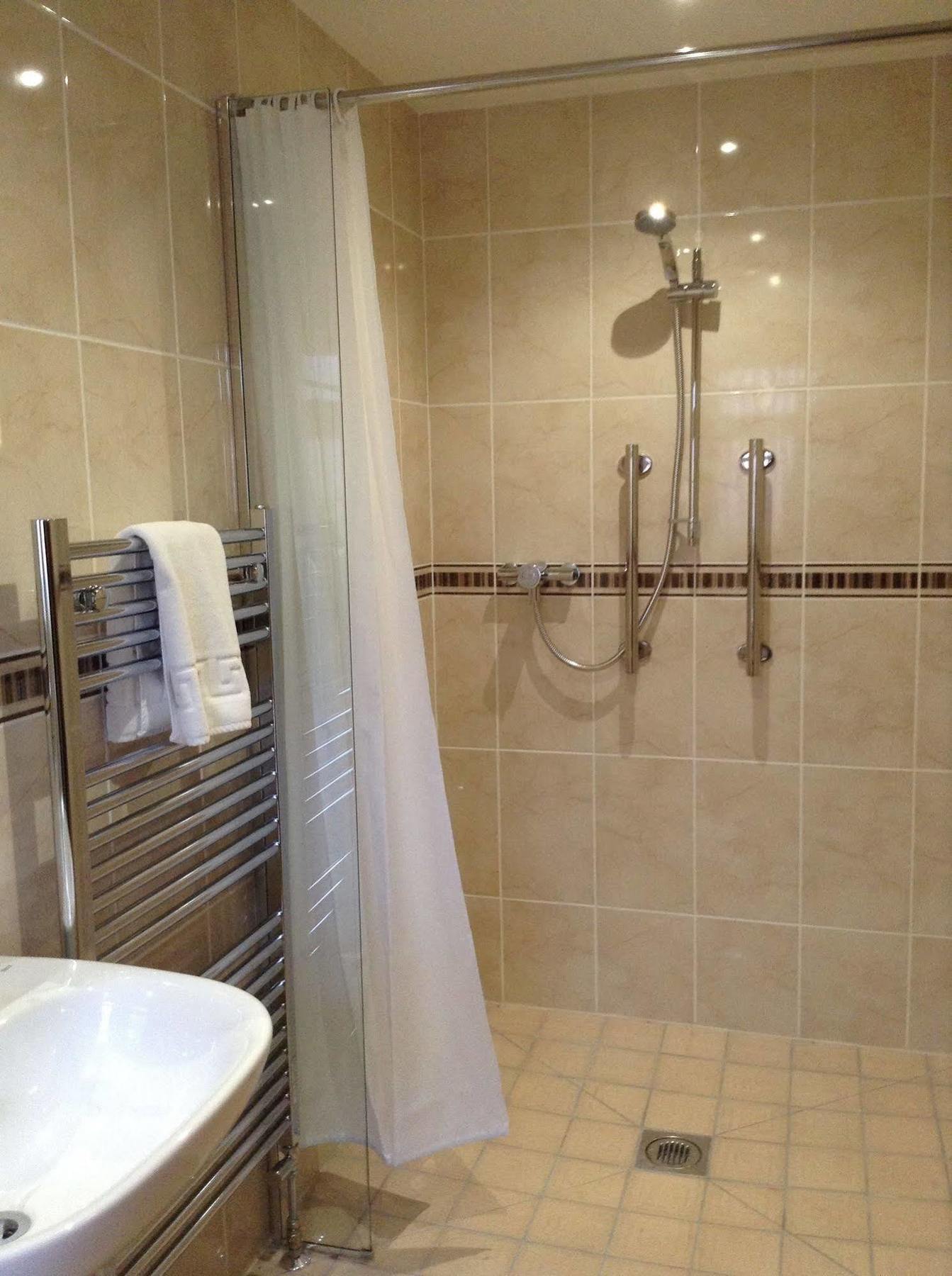 The Crown Hotel Mundford Esterno foto