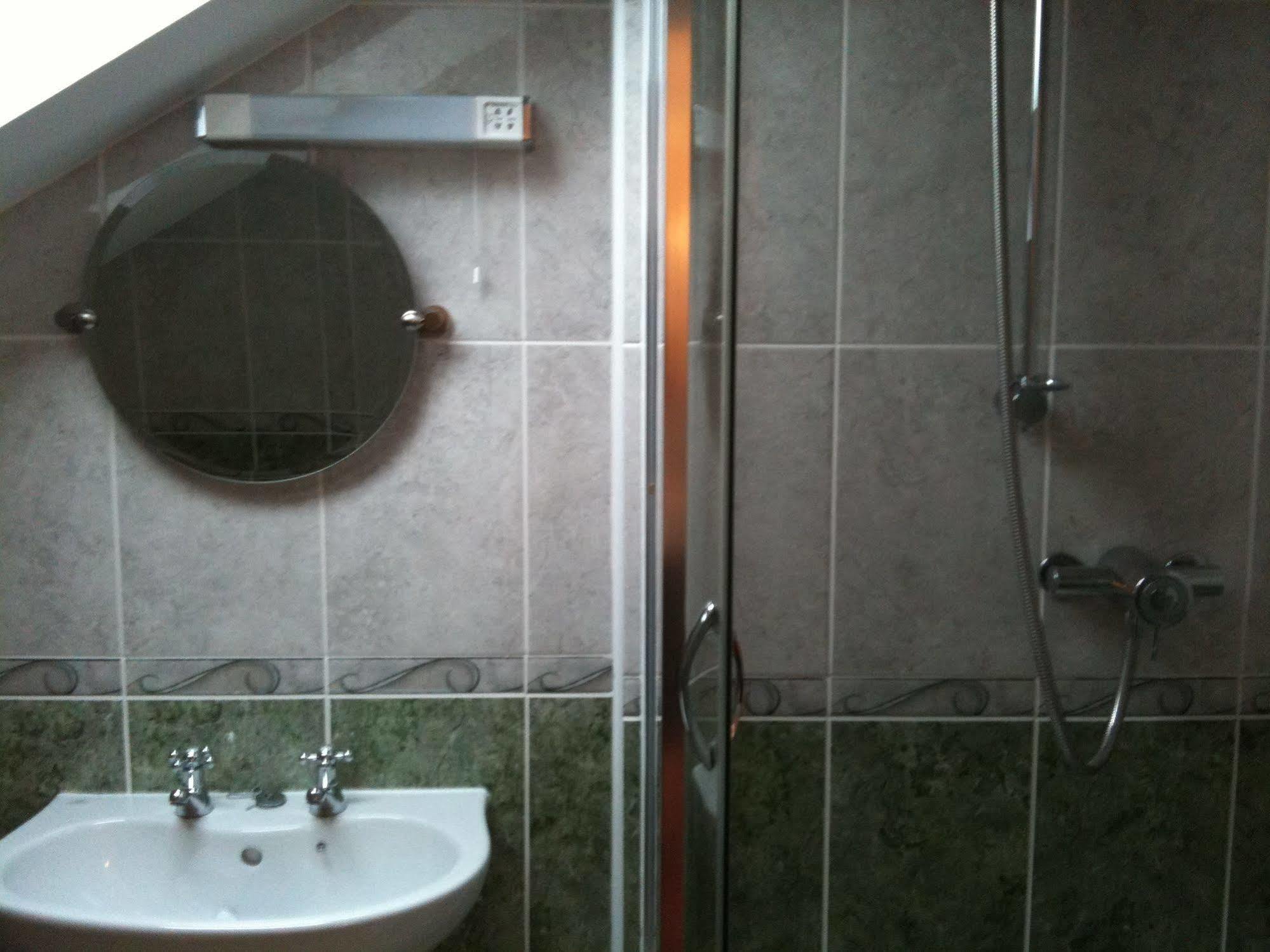 The Crown Hotel Mundford Esterno foto