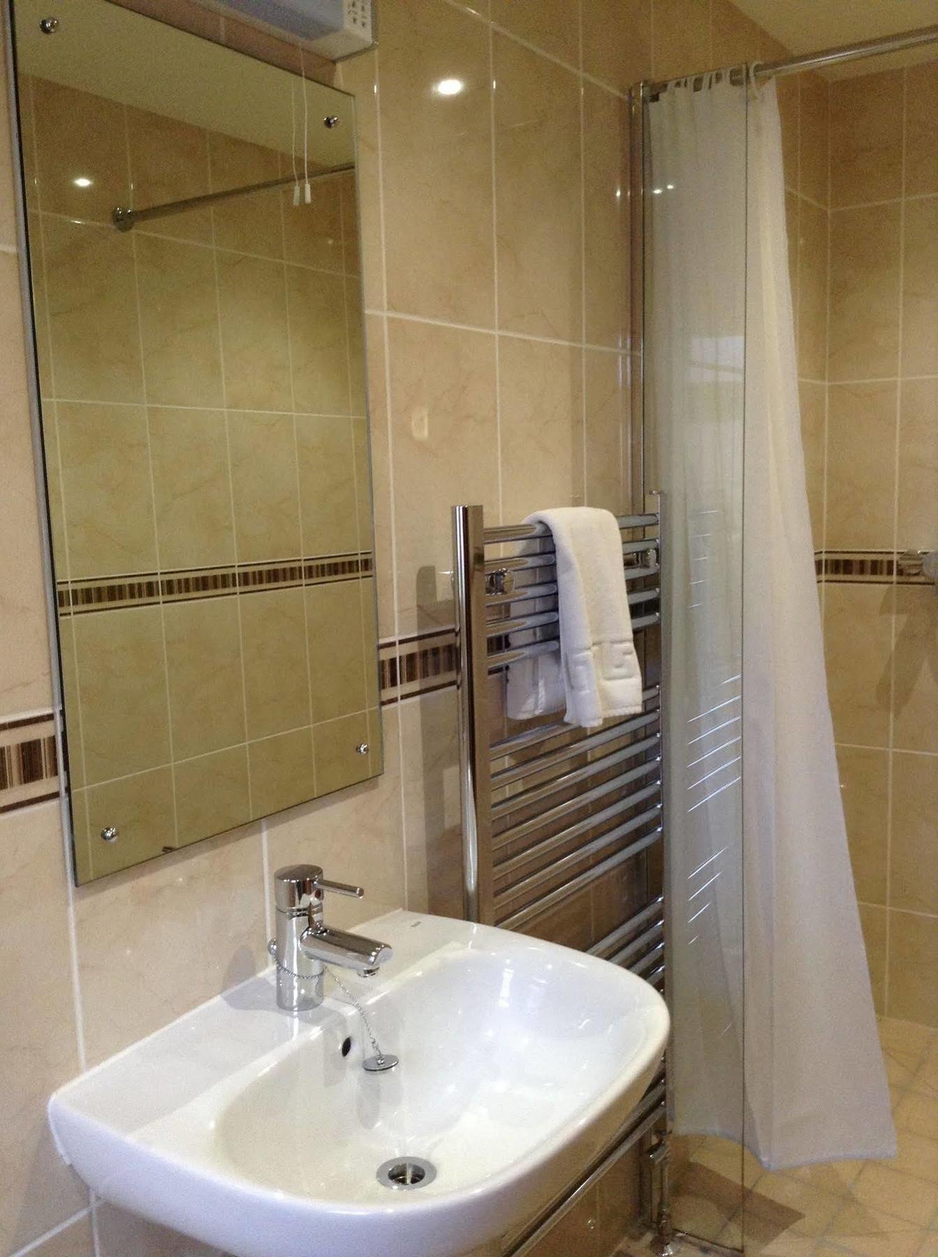 The Crown Hotel Mundford Esterno foto