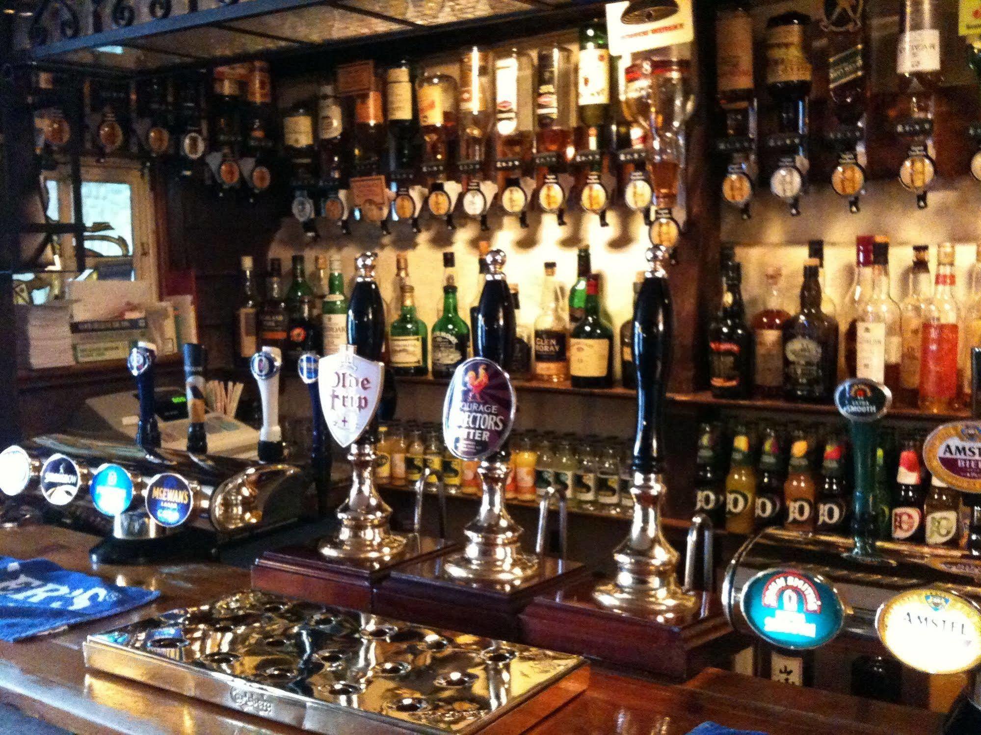 The Crown Hotel Mundford Esterno foto